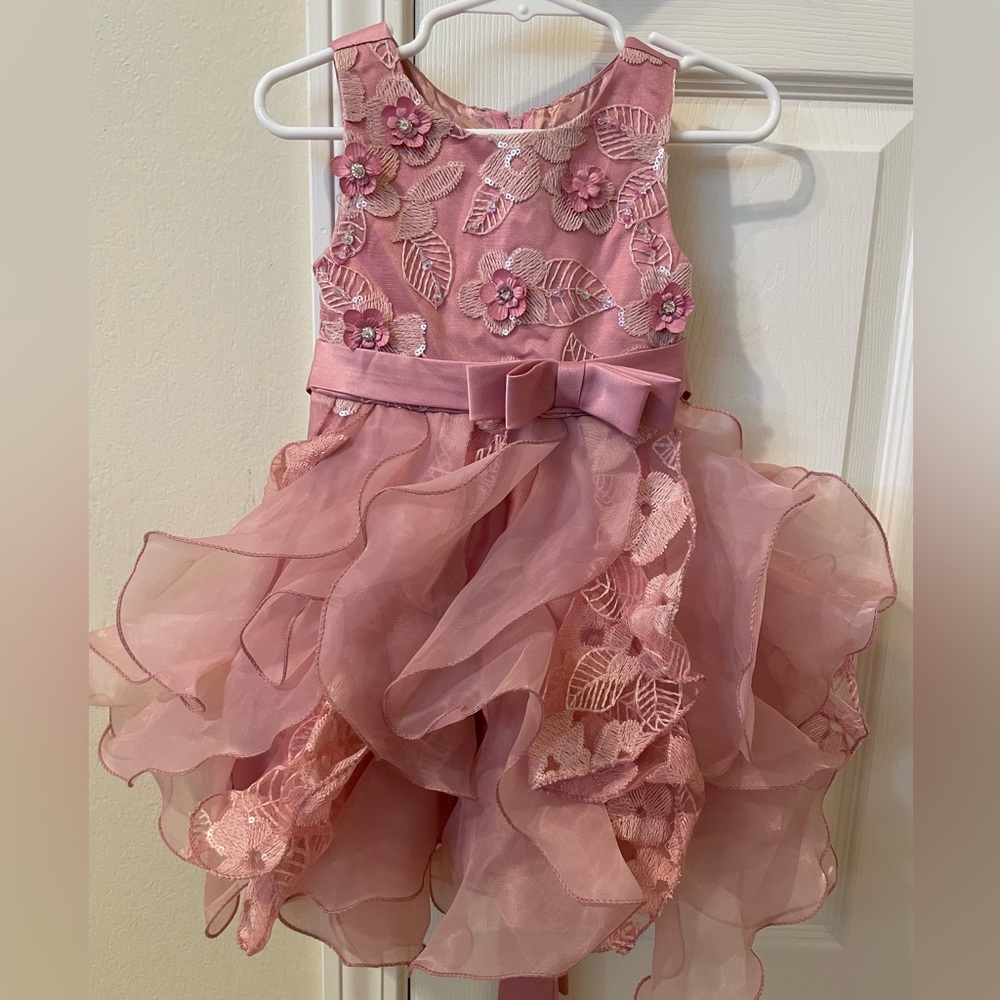 Lala & Erina toddler dress, size M, like new condition. Beautiful rose pink.